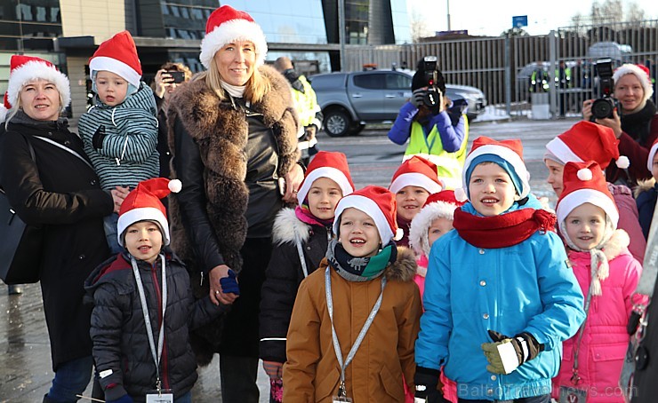 Ar somu lidsabiedsabiedrības «Finnair» lidmašīnu 5.12.2017 Rīgā ielido Ziemassvētku vecītis no Lapzemes 212288