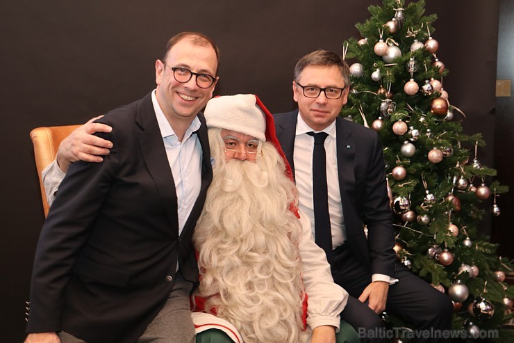 Somijas lidsabiedrības «Finnair» iepazīstina Latvijas tūrisma aģentus ar īstu Ziemassvētku vecīti 212490