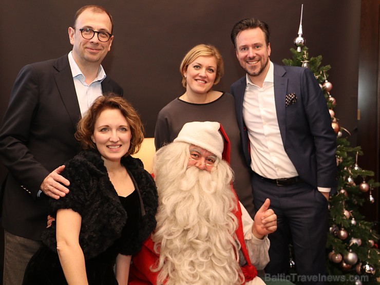 Somijas lidsabiedrības «Finnair» iepazīstina Latvijas tūrisma aģentus ar īstu Ziemassvētku vecīti 212493