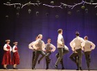 Ogres Kultūras centrā 16.12.2017 dejo jauniešu un bērnu studija Pīlādzītis un TDA Ogre 12