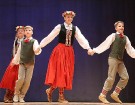 Ogres Kultūras centrā 16.12.2017 dejo jauniešu un bērnu studija Pīlādzītis un TDA Ogre 56