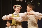 Ogres Kultūras centrā 16.12.2017 dejo jauniešu un bērnu studija Pīlādzītis un TDA Ogre 58