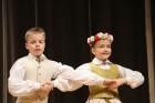 Ogres Kultūras centrā 16.12.2017 dejo jauniešu un bērnu studija Pīlādzītis un TDA Ogre 60
