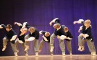Ogres Kultūras centrā 16.12.2017 dejo jauniešu un bērnu studija Pīlādzītis un TDA Ogre 64