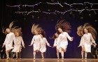Ogres Kultūras centrā 16.12.2017 dejo jauniešu un bērnu studija Pīlādzītis un TDA Ogre 65