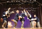 Ogres Kultūras centrā 16.12.2017 dejo jauniešu un bērnu studija Pīlādzītis un TDA Ogre 67