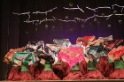 Ogres Kultūras centrā 16.12.2017 dejo jauniešu un bērnu studija Pīlādzītis un TDA Ogre 71