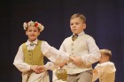 Ogres Kultūras centrā 16.12.2017 dejo jauniešu un bērnu studija Pīlādzītis un TDA Ogre 79