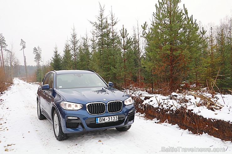 Travelnews.lv dodas pēc Ziemassvētku eglītes mežā ar jauno BMW X3 xDrive20d 213620