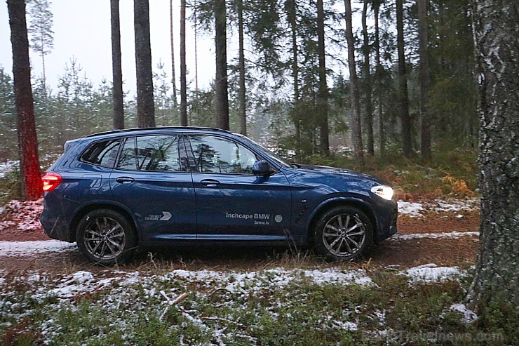 Travelnews.lv dodas pēc Ziemassvētku eglītes mežā ar jauno BMW X3 xDrive20d 213633