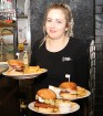 Travelnews.lv apmeklē un izgaršo Rīgas burgernīcu «Street Burgers» Blaumaņa ielā 4