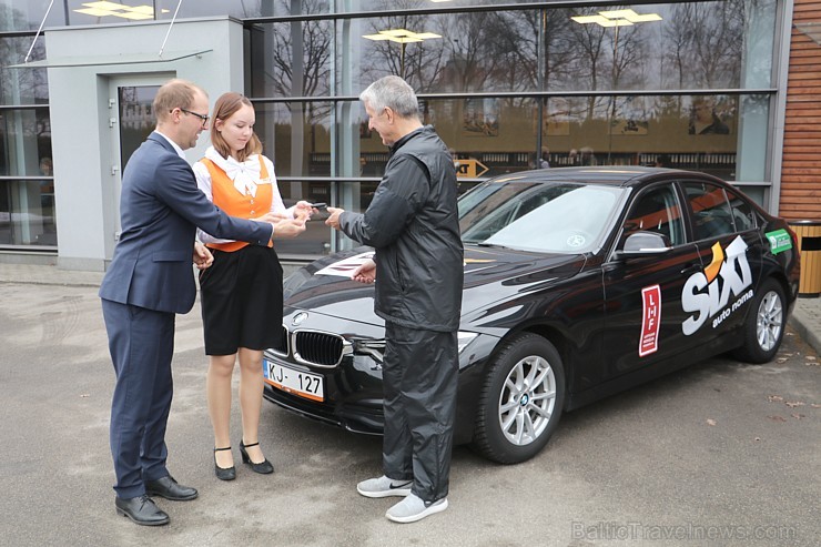 Autonoma «Sixt Latvija» piešķir 22.03.2018. BMW zīmola automašīnu Latvijas hokeja izlases galvenajam trenerim Bobam Hārtlijam 219615