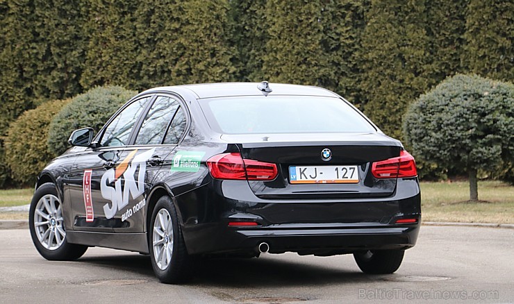 Autonoma «Sixt Latvija» piešķir 22.03.2018. BMW zīmola automašīnu Latvijas hokeja izlases galvenajam trenerim Bobam Hārtlijam 219628