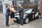 Autonoma «Sixt Latvija» piešķir 22.03.2018. BMW zīmola automašīnu Latvijas hokeja izlases galvenajam trenerim Bobam Hārtlijam 2
