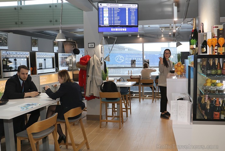 Travelnews.lv apmeklē restorānu - vīna bāru «Easy Wine» starptautiskajā lidostā «Rīga» 219779