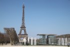 Travelnews.lv novēro ikdienas «jezgu» pie Eifeļa torņa Parīzē 1