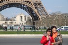Travelnews.lv novēro ikdienas «jezgu» pie Eifeļa torņa Parīzē 9