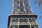 Travelnews.lv novēro ikdienas «jezgu» pie Eifeļa torņa Parīzē 12