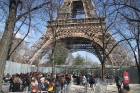 Travelnews.lv novēro ikdienas «jezgu» pie Eifeļa torņa Parīzē 23