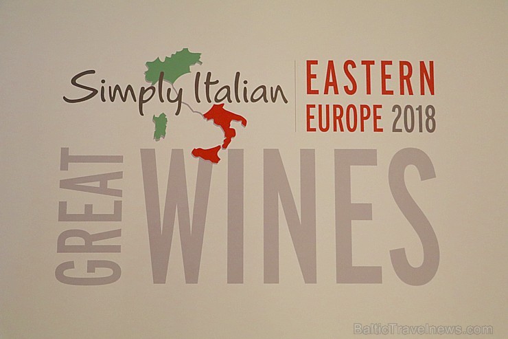 Vīna pazinēji 8.05.2018 iepazīst «Simply Italian Great Wines» prezentētos vīnus no Itālijas, ko organizē «B2B Baltic Travel» un «International Event & 222377