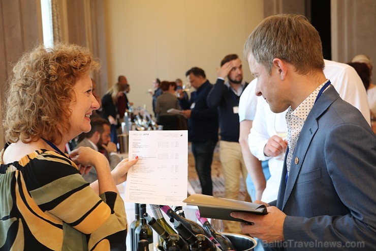 Vīna pazinēji 8.05.2018 iepazīst «Simply Italian Great Wines» prezentētos vīnus no Itālijas, ko organizē «B2B Baltic Travel» un «International Event & 222388