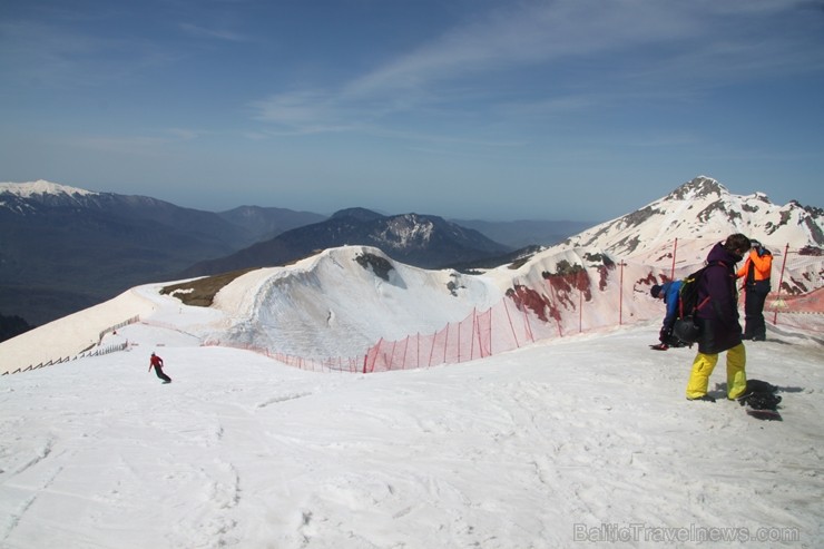 Travelnews.lv izbauda Soču kalnu ainavas no «Rosa Khutor» slēpošanas trasēm 222630
