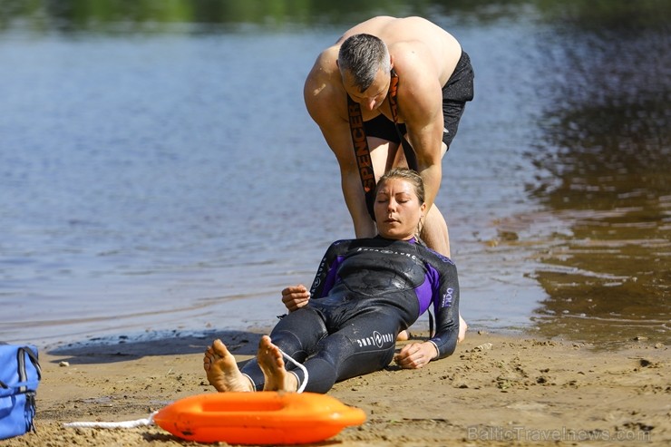 Līdz ar peldsezonas sākšanos, Rīgas pludmales sākuši uzmanīt glābēji 223055