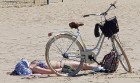 Karstais un saulainais laiks ir piepildījis Jūrmalas pludmali ar atpūtniekiem un tūristiem. Foto: Samsung Note8 12