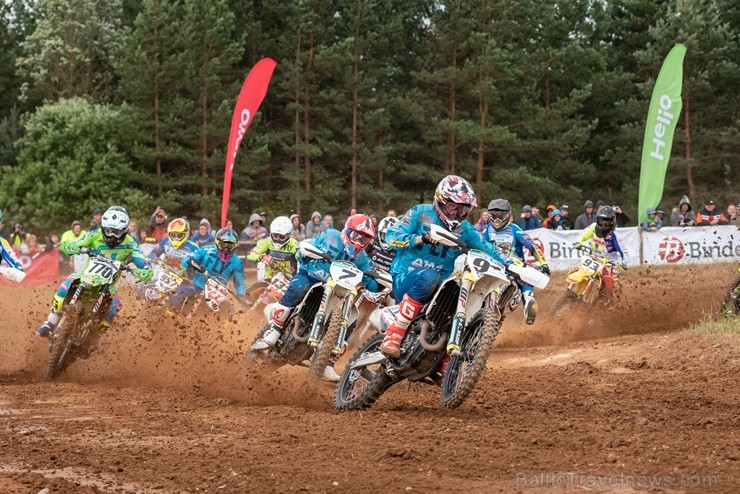 Dobelē norisinās cīņas Latvijas čempionātā motokrosā 226611