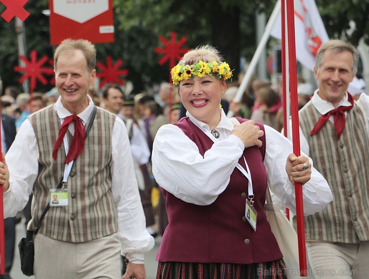 Dziesmu un deju svētku atklāšanas gājiens pulcē Rīgā visus Latvijas novadus (101-200) 226626