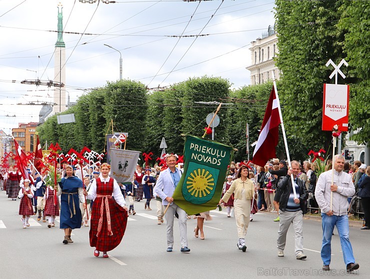 Dziesmu un deju svētku atklāšanas gājiens pulcē Rīgā visus Latvijas novadus (101-200) 226632