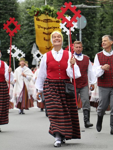 Dziesmu un deju svētku atklāšanas gājiens pulcē Rīgā visus Latvijas novadus (101-200) 226641