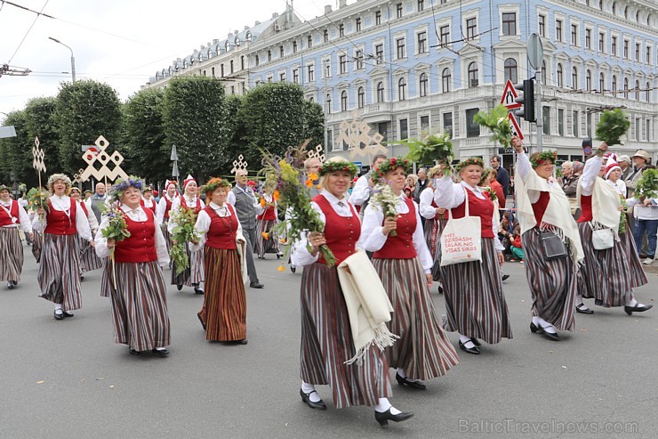 Dziesmu un deju svētku atklāšanas gājiens pulcē Rīgā visus Latvijas novadus (101-200) 226666