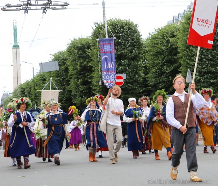 Dziesmu un deju svētku atklāšanas gājiens pulcē Rīgā visus Latvijas novadus (101-200) 226671