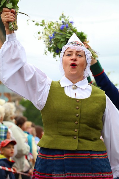 Dziesmu un deju svētku atklāšanas gājiens pulcē Rīgā visus Latvijas novadus (201-300) 226724