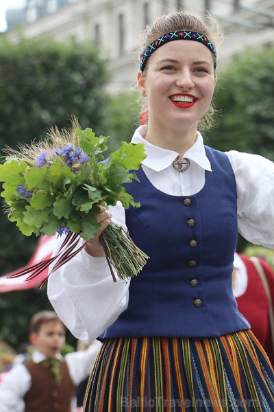 Dziesmu un deju svētku atklāšanas gājiens pulcē Rīgā visus Latvijas novadus (201-300) 226751