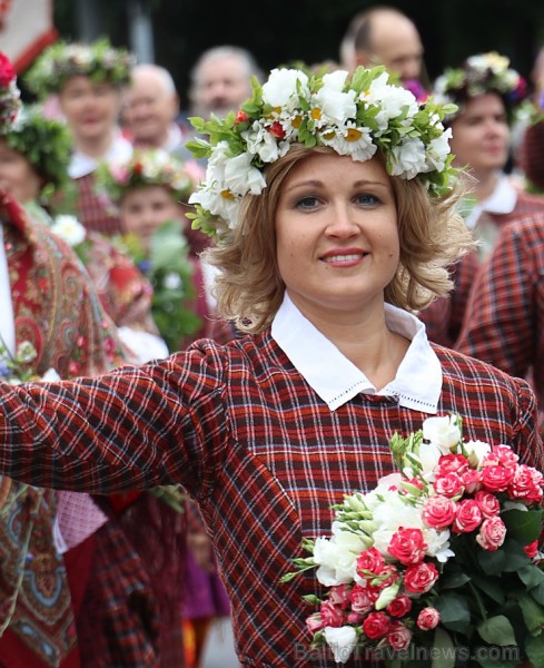 Dziesmu un deju svētku atklāšanas gājiens pulcē Rīgā visus Latvijas novadus (201-300) 226760