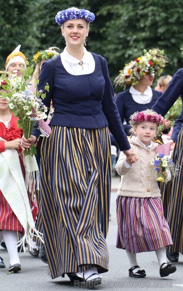 Dziesmu un deju svētku atklāšanas gājiens pulcē Rīgā visus Latvijas novadus (201-300) 226767