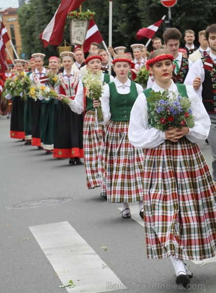 Dziesmu un deju svētku atklāšanas gājiens pulcē Rīgā visus Latvijas novadus (201-300) 226789