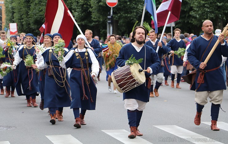 Dziesmu un deju svētku atklāšanas gājiens pulcē Rīgā visus Latvijas novadus (201-300) 226795