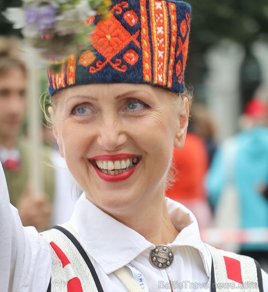 Dziesmu un deju svētku atklāšanas gājiens pulcē Rīgā visus Latvijas novadus (301-400) 226866