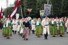 Dziesmu un deju svētku atklāšanas gājiens pulcē Rīgā visus Latvijas novadus (301-400) 82