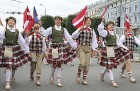 Dziesmu un deju svētku atklāšanas gājiens pulcē Rīgā visus Latvijas novadus (401-500) 100
