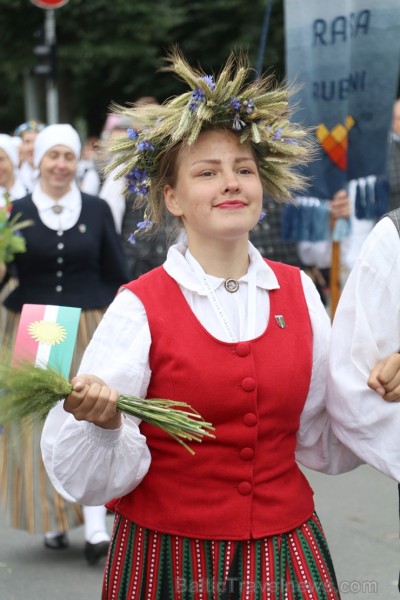 Dziesmu un deju svētku atklāšanas gājiens pulcē Rīgā visus Latvijas novadus (501-600) 227119