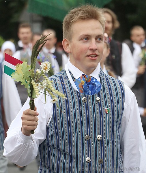 Dziesmu un deju svētku atklāšanas gājiens pulcē Rīgā visus Latvijas novadus (501-600) 227120