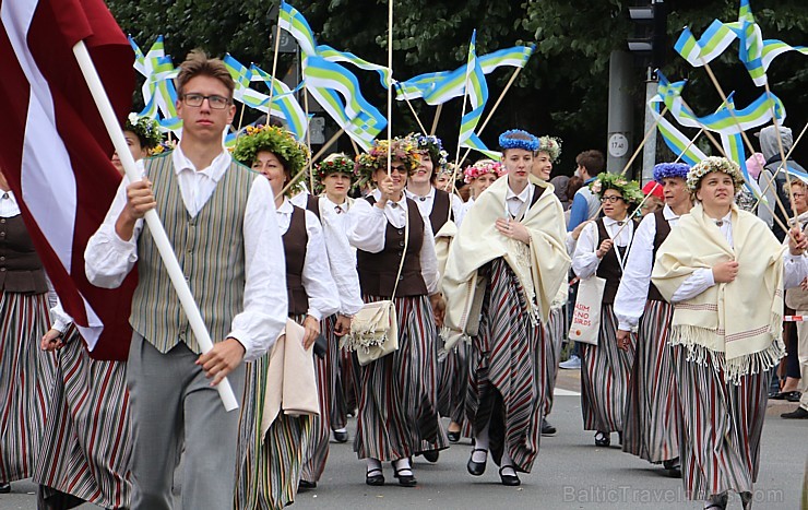 Dziesmu un deju svētku atklāšanas gājiens pulcē Rīgā visus Latvijas novadus (501-600) 227126
