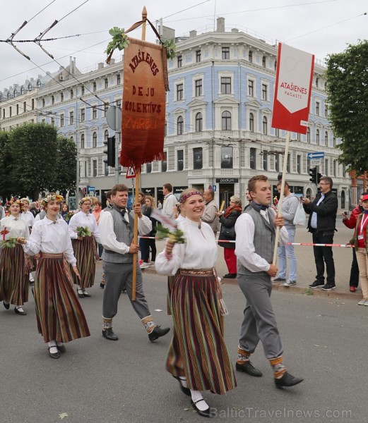 Dziesmu un deju svētku atklāšanas gājiens pulcē Rīgā visus Latvijas novadus (501-600) 227165