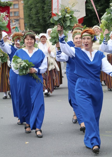 Dziesmu un deju svētku atklāšanas gājiens pulcē Rīgā visus Latvijas novadus (501-600) 227180