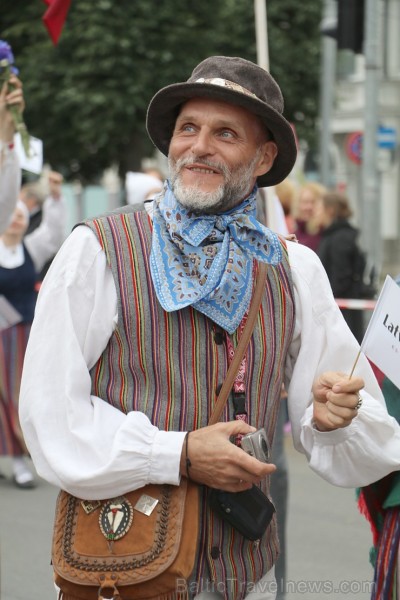 Dziesmu un deju svētku atklāšanas gājiens pulcē Rīgā visus Latvijas novadus (501-600) 227196