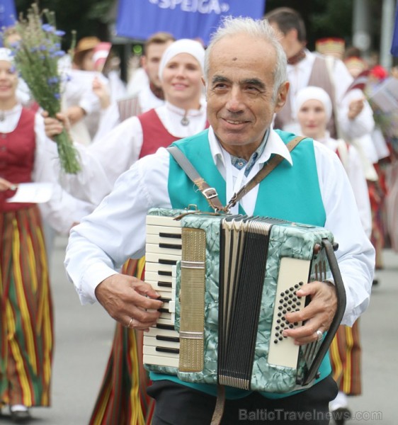 Dziesmu un deju svētku atklāšanas gājiens pulcē Rīgā visus Latvijas novadus (501-600) 227197